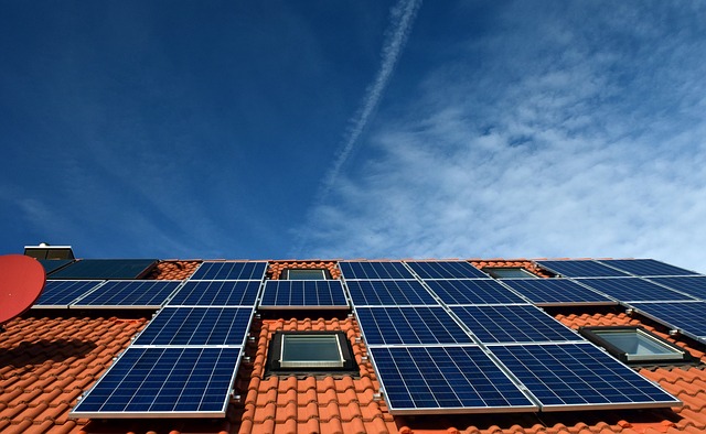 efficacité énergétique panneaux solaires